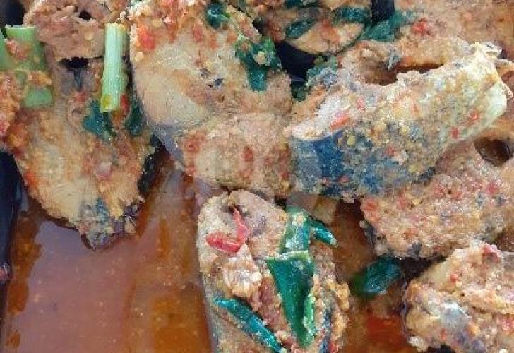 Menggigit Rasa Laut Cilacap di Depot Ikan Cahaya Tunggal